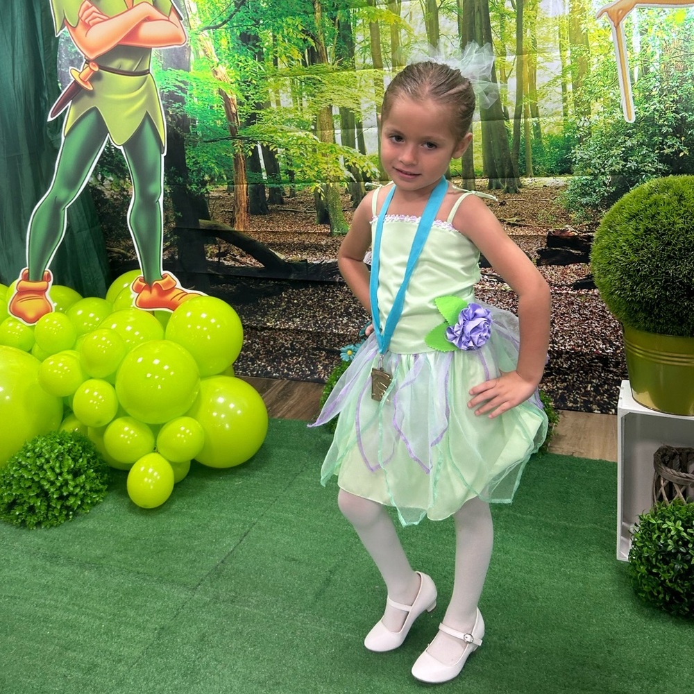 Tinkerbell’s dress with scrunchie 💚 homemade attire 4T